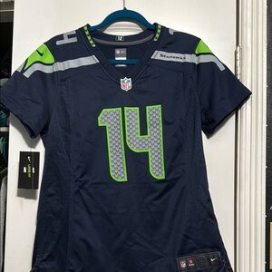 Women’s Nike Seahawks Jersey (DK METCALF)